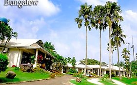 Bungalow Modern Golf & Country Club